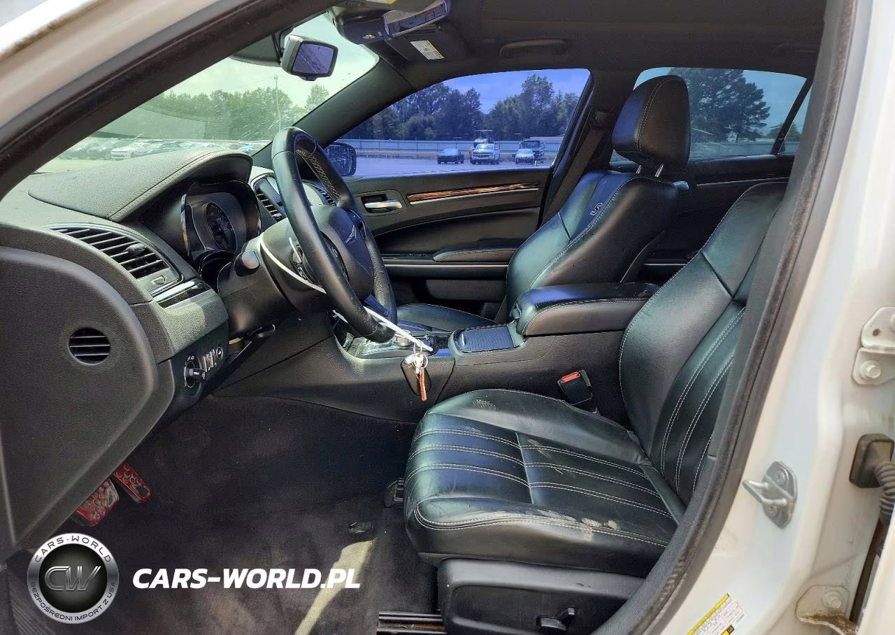 2018 Chrysler 300 S VIN:2C3CCABG3JH240035 - 7