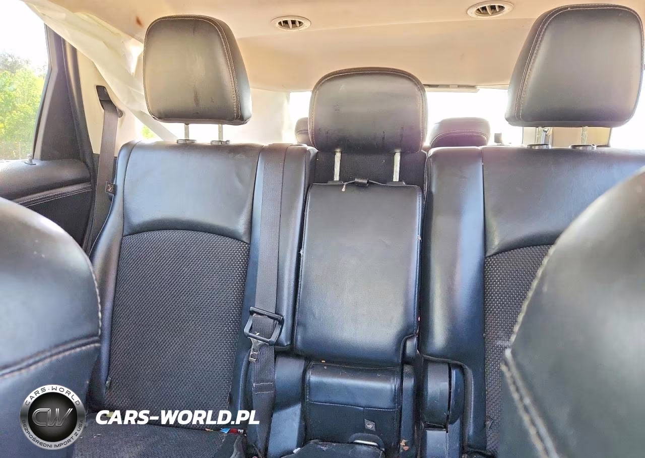 2018 Dodge Journey Crossroad VIN:3C4PDDGG9JT386970 - 10