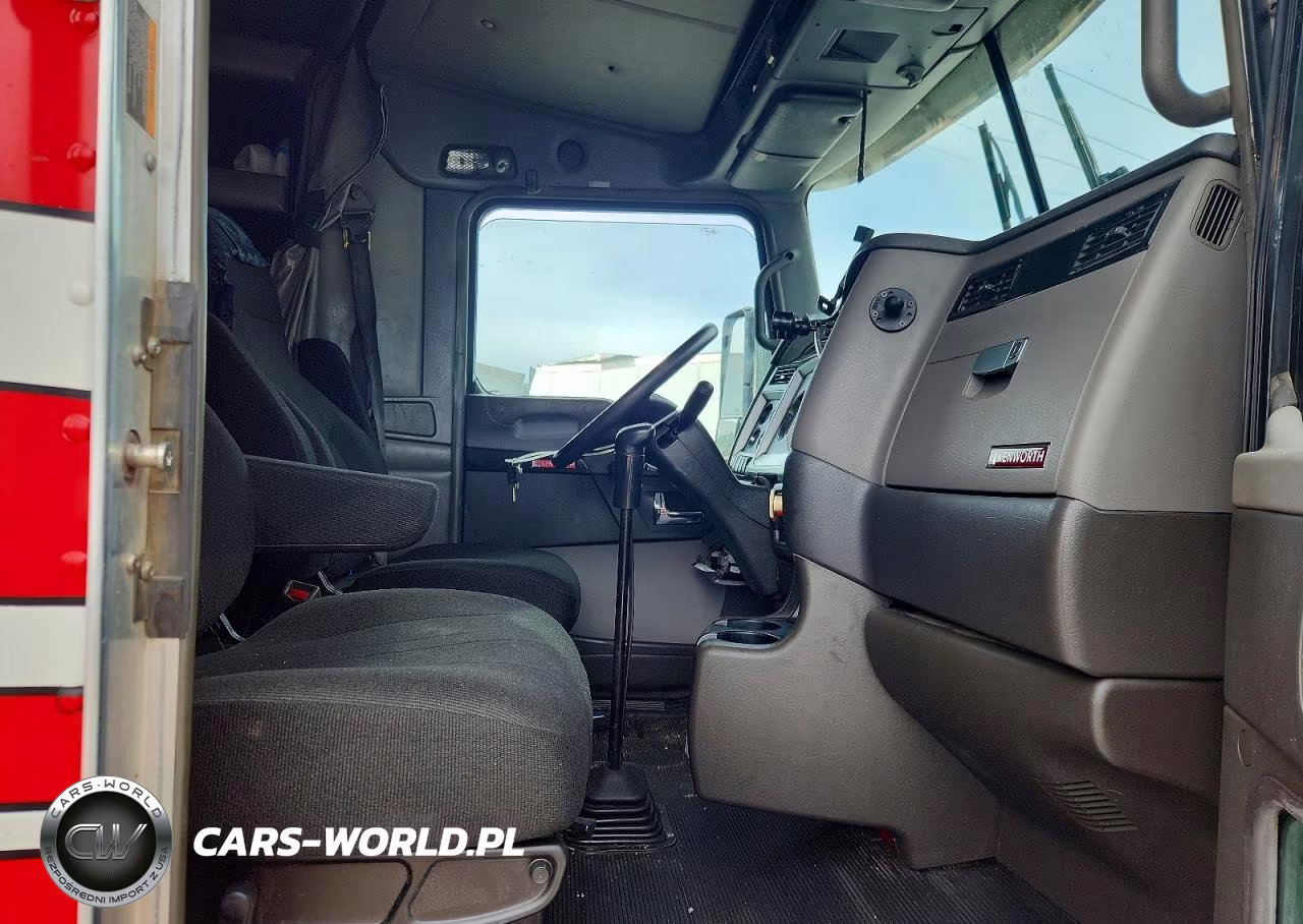 2010 Kenworth T800 Semi Truck VIN:1XKDD08X5AJ271398 - 5