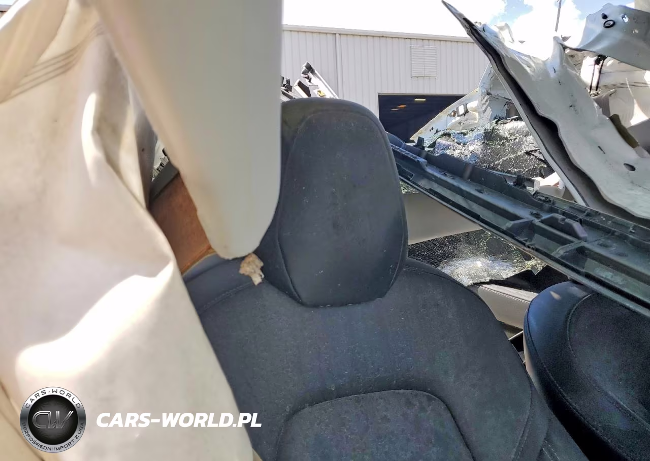 2018 Tesla Model 3 VIN:5YJ3E1EB8JF106522 - 10