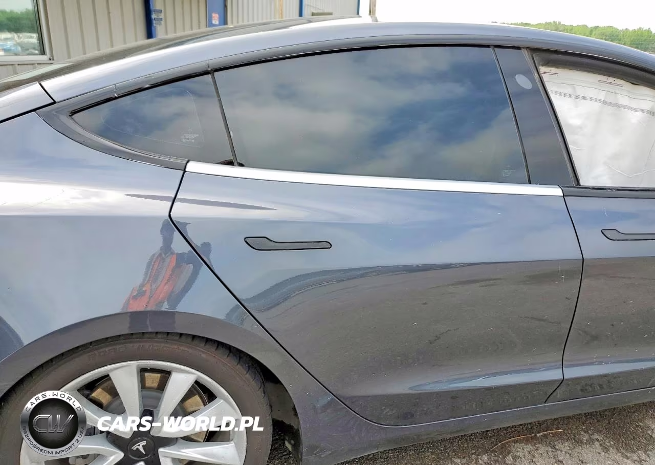 2018 Tesla Model 3 VIN:5YJ3E1EAXJF163215 - 10