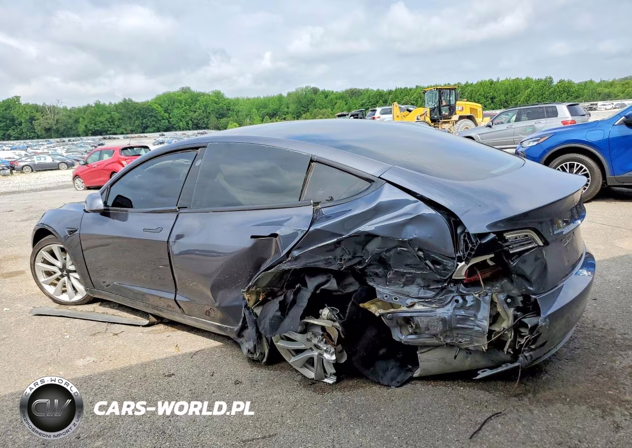 2018 Tesla Model 3 VIN:5YJ3E1EAXJF163215 - 2