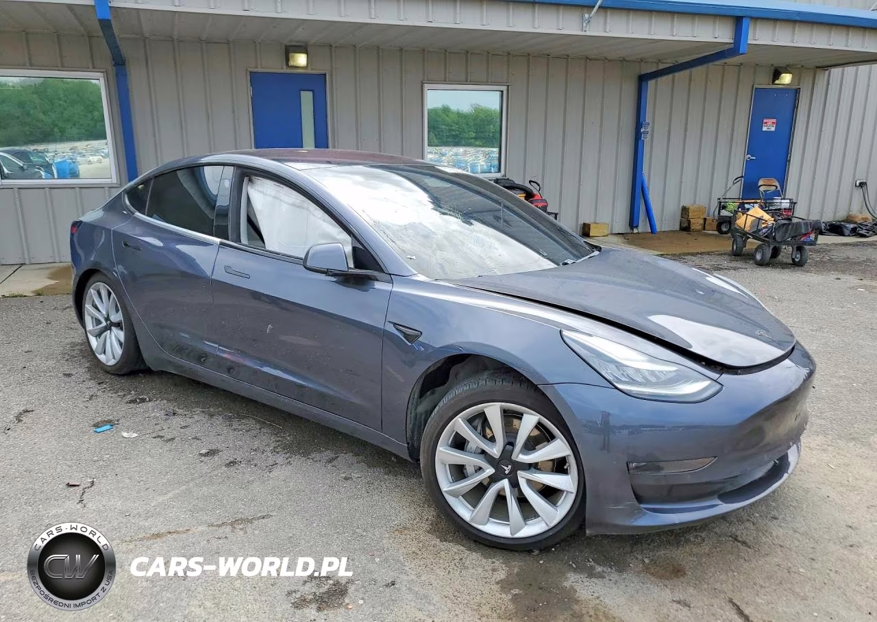 2018 Tesla Model 3 VIN:5YJ3E1EAXJF163215 - 4
