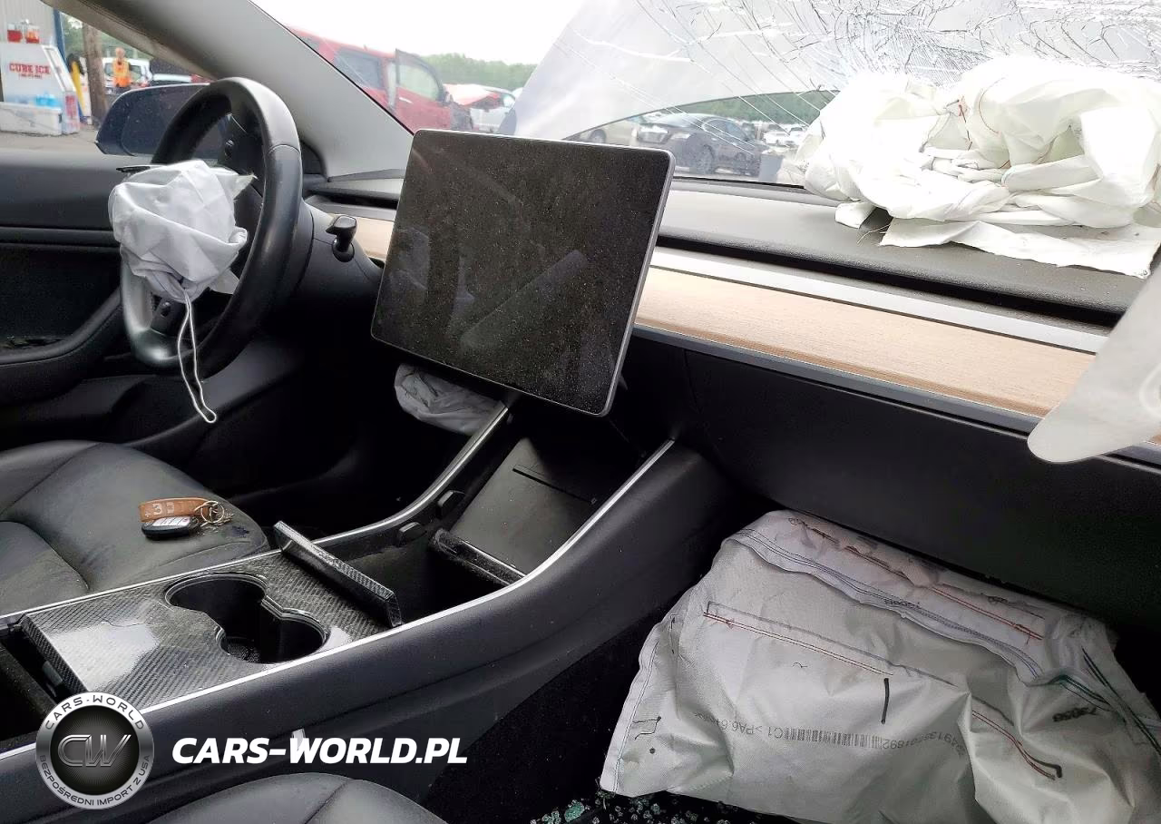 2018 Tesla Model 3 VIN:5YJ3E1EAXJF163215 - 8