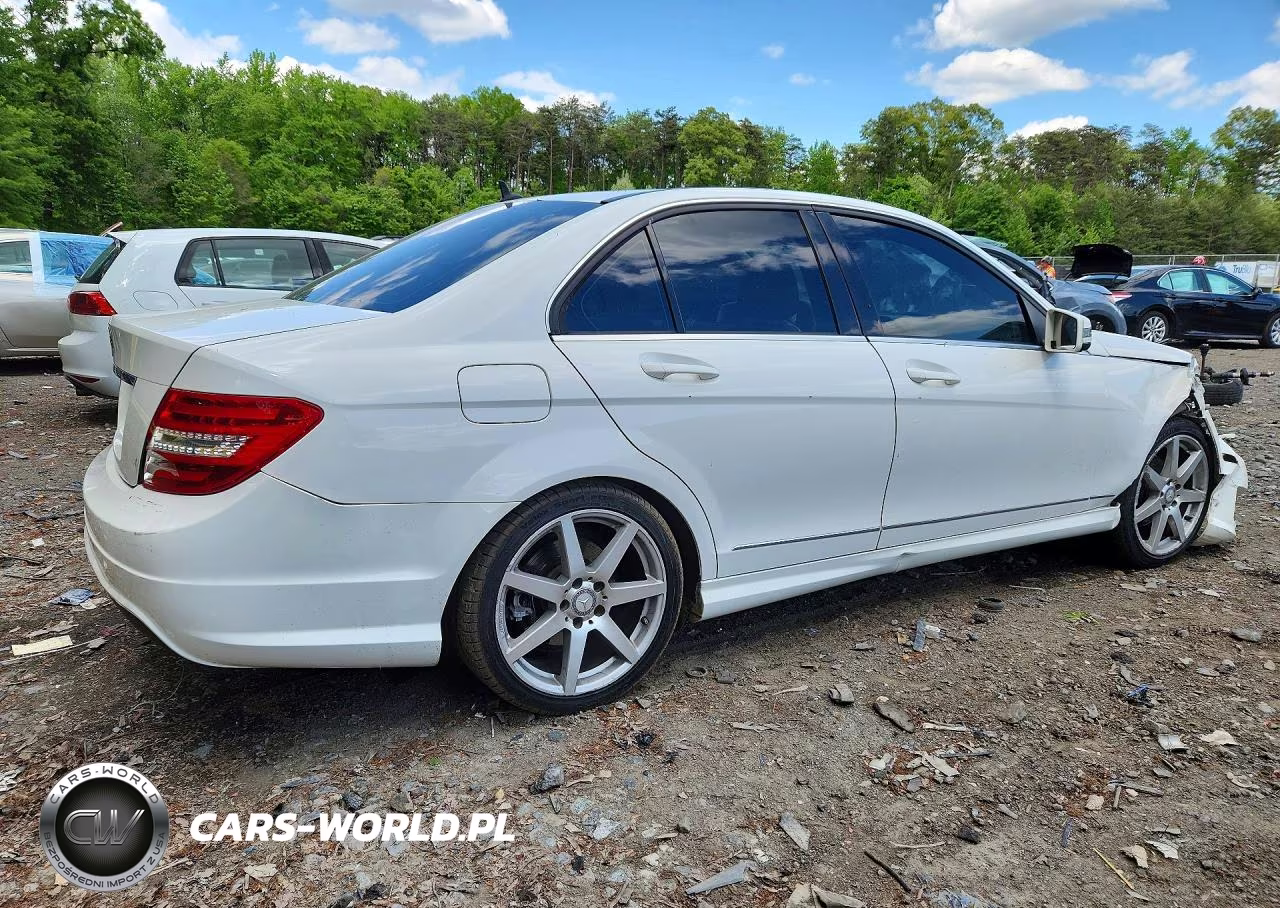 2013 Mercedes-Benz C 250 VIN:WDDGF4HB7DR280825 - 3