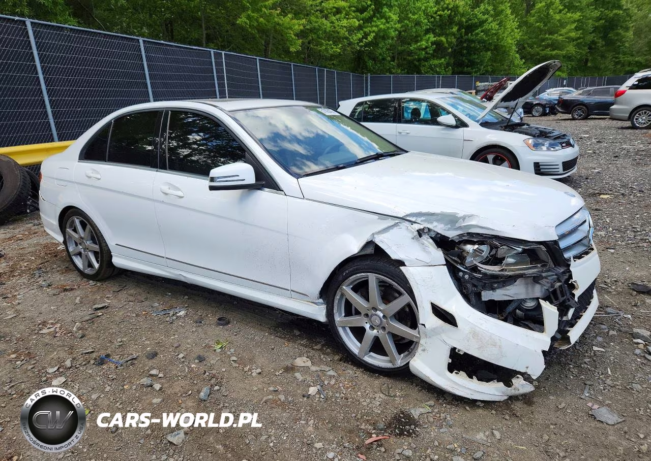 2013 Mercedes-Benz C 250 VIN:WDDGF4HB7DR280825 - 4