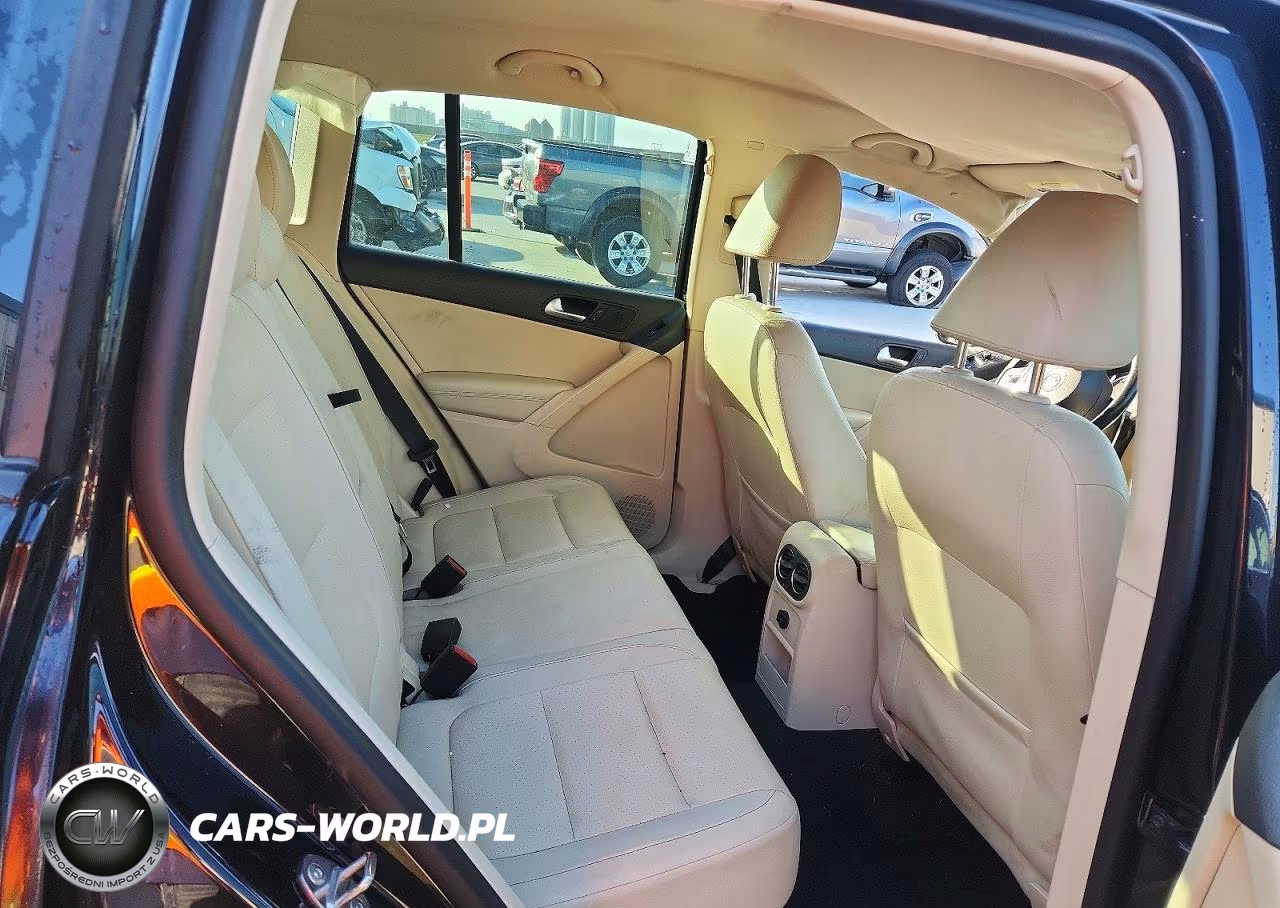 2017 Volkswagen Tiguan S VIN:WVGAV7AX6HK018895 - 11