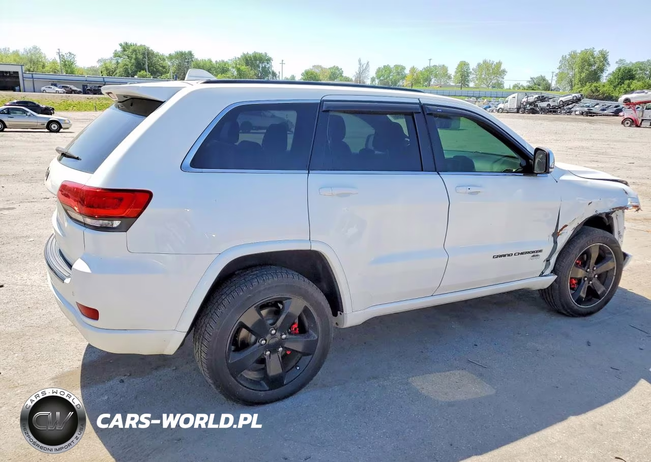 2015 Jeep Grand Cherokee Laredo VIN:1C4RJFAG1FC747925 - 3