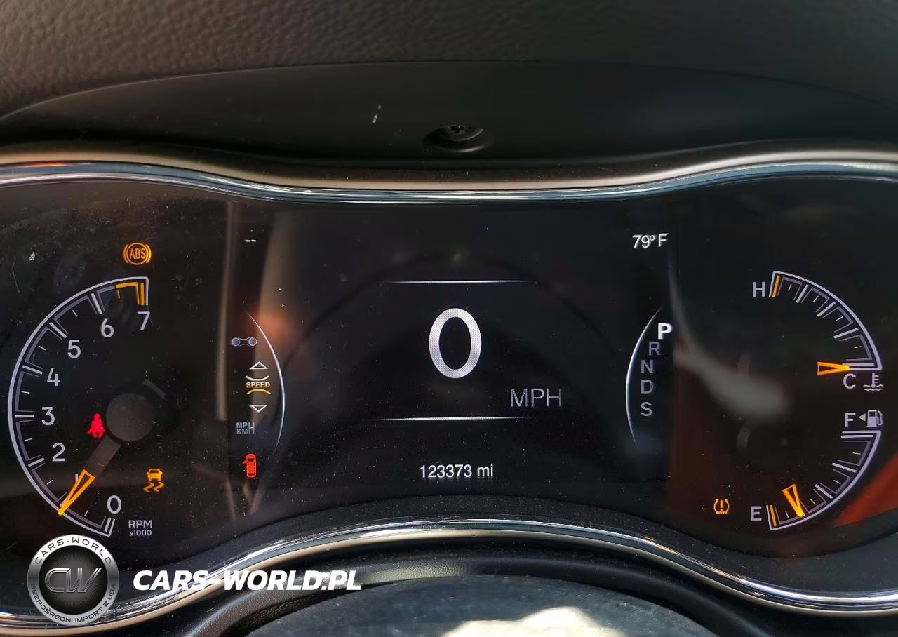 2015 Jeep Grand Cherokee Laredo VIN:1C4RJFAG1FC747925 - 9