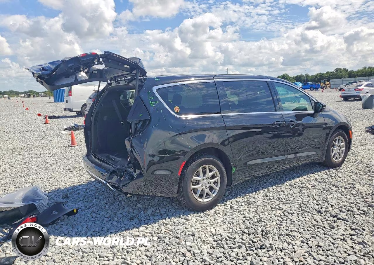 2026 Chrysler Pacifica Select VIN:2C4RC1BG6TR184255 - 3