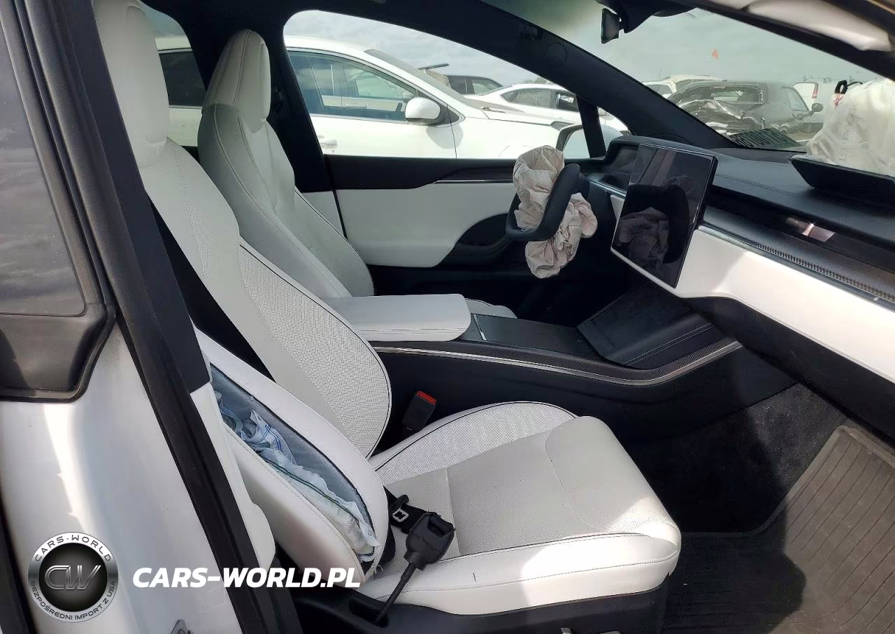 2022 Tesla Model X VIN:7SAXCBE66NF339890 - 10