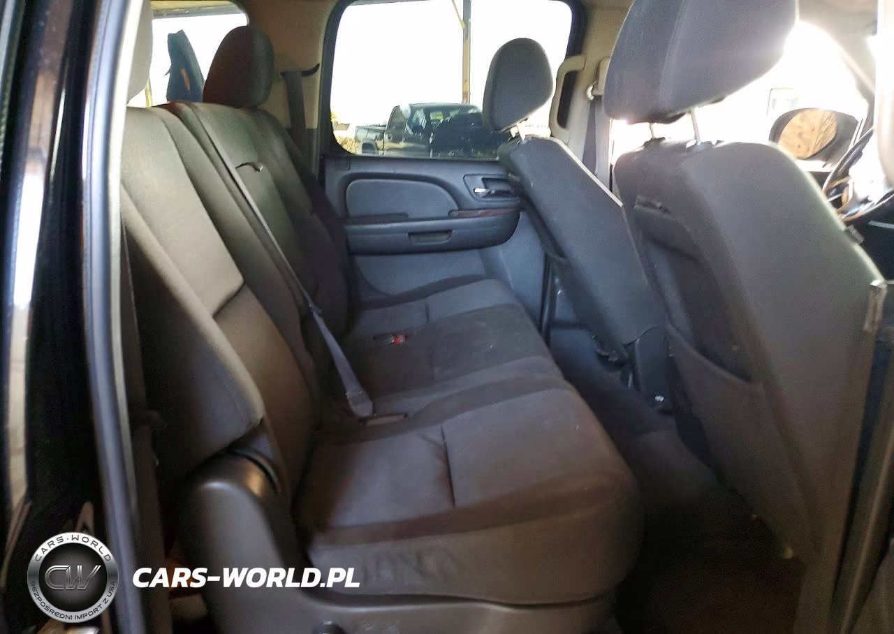 2011 Chevrolet Suburban C1500 Ls VIN:1GNSCHE09BR123101 - 10