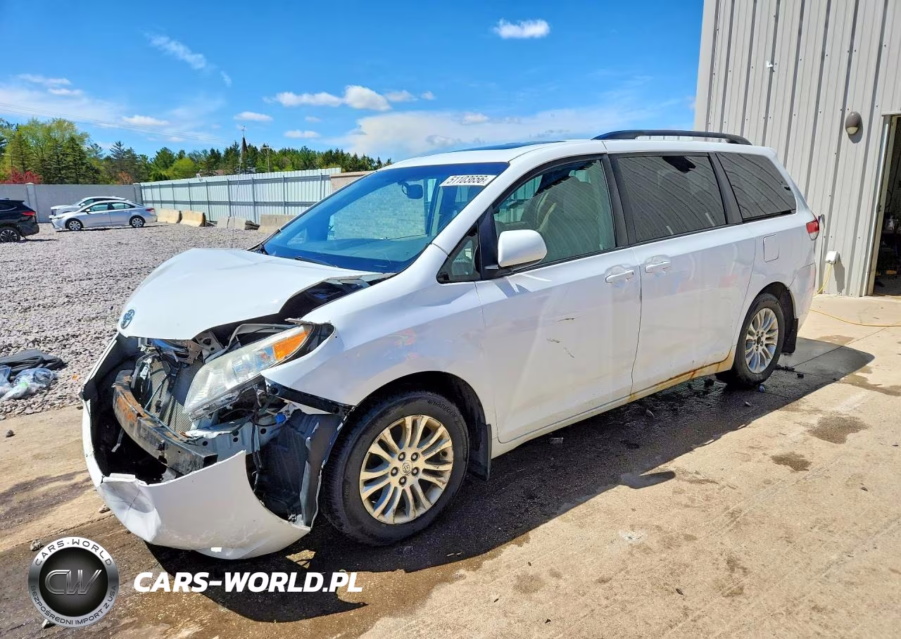 2013 Toyota Sienna Xle 8-Passenger – zdjęcie 1 z 13