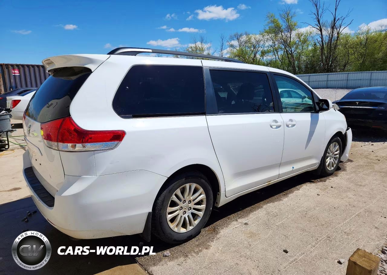 2013 Toyota Sienna Xle 8-Passenger VIN:5TDYK3DC3DS377623 - 3