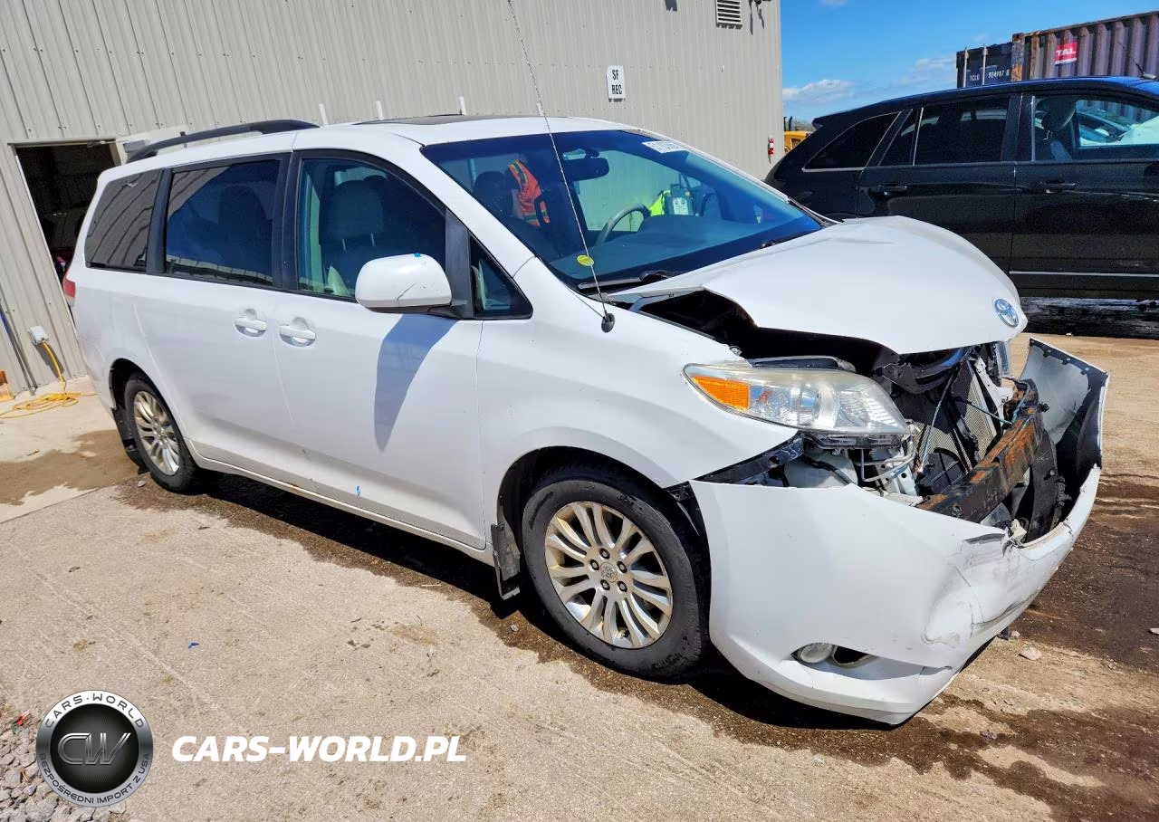 2013 Toyota Sienna Xle 8-Passenger VIN:5TDYK3DC3DS377623 - 4