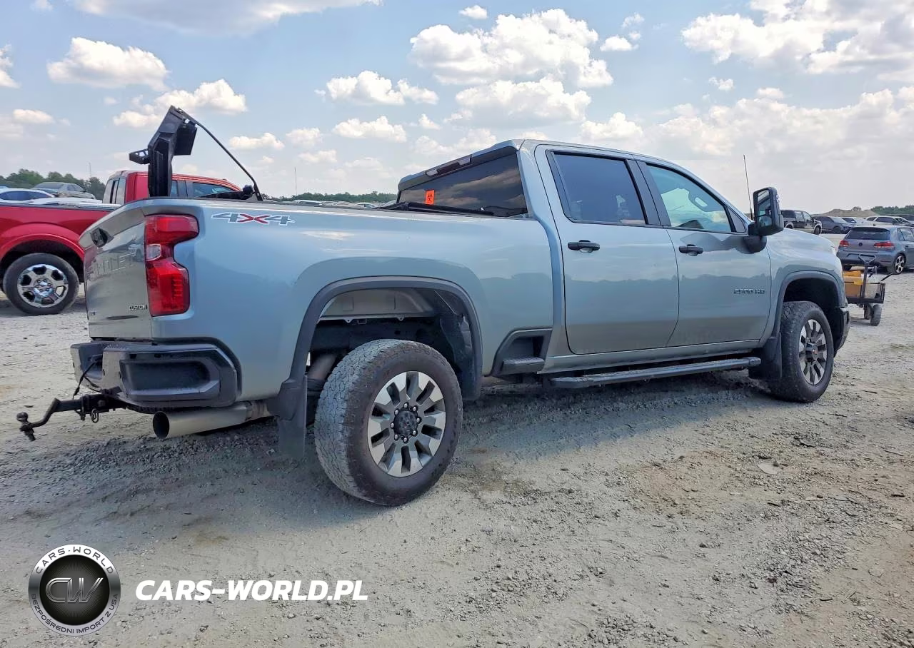 2024 Chevrolet Silverado K2500 Custom VIN:2GC4YMEY3R1115175 - 3