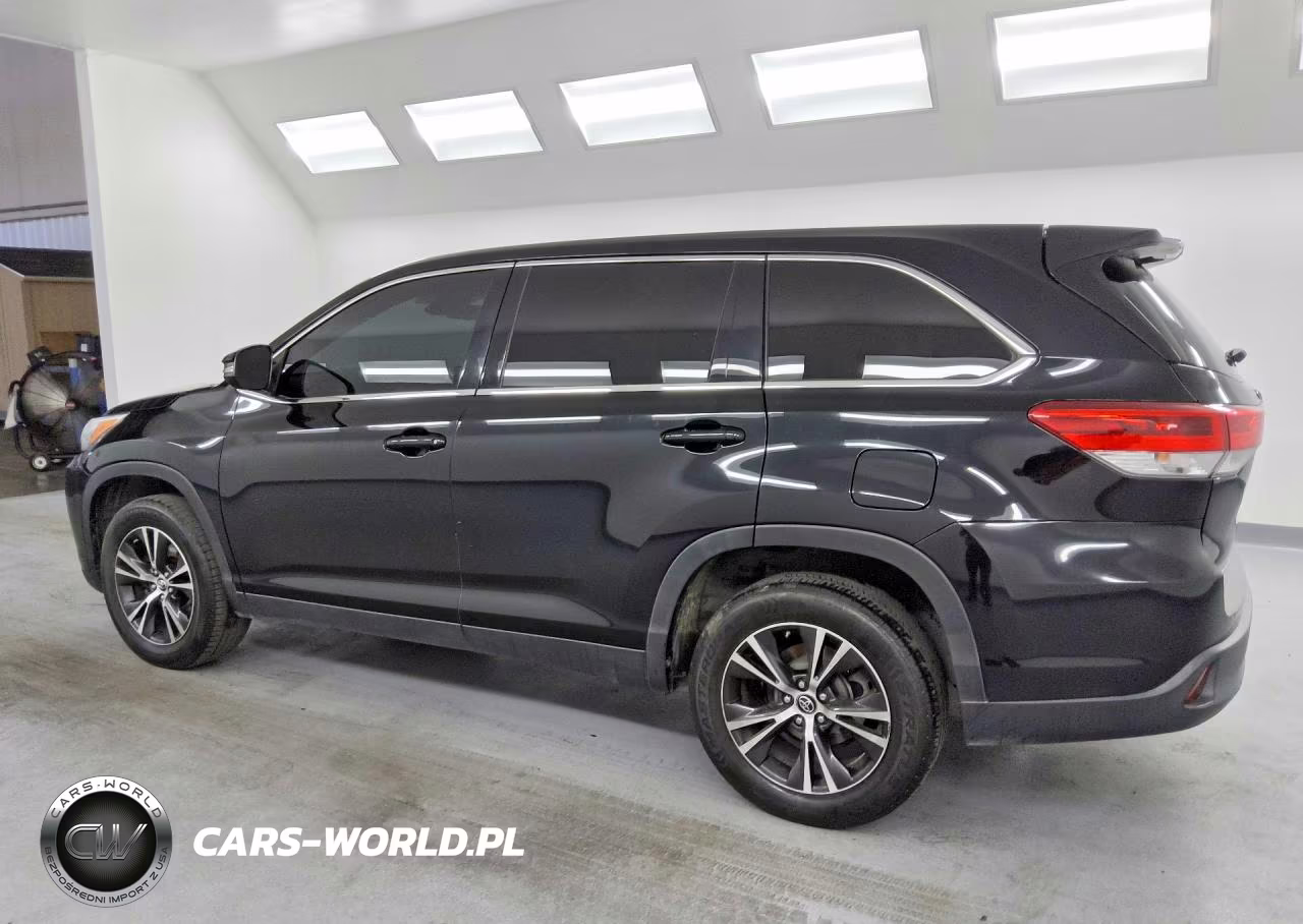 2019 Toyota Highlander Le VIN:5TDZARFH7KS056426 - 2