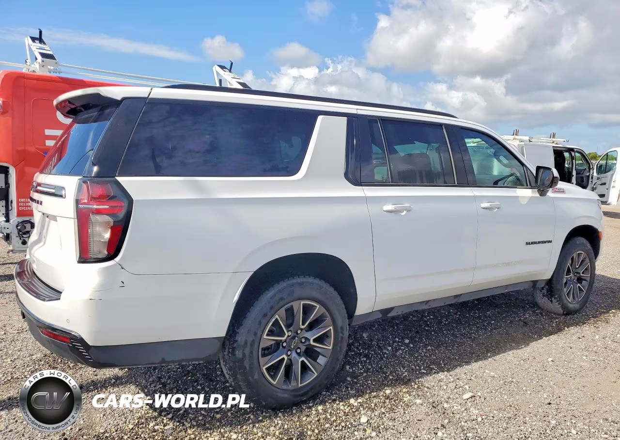 2022 Chevrolet Suburban K1500 Z71 VIN:1GNSKDKD1NR283397 - 3