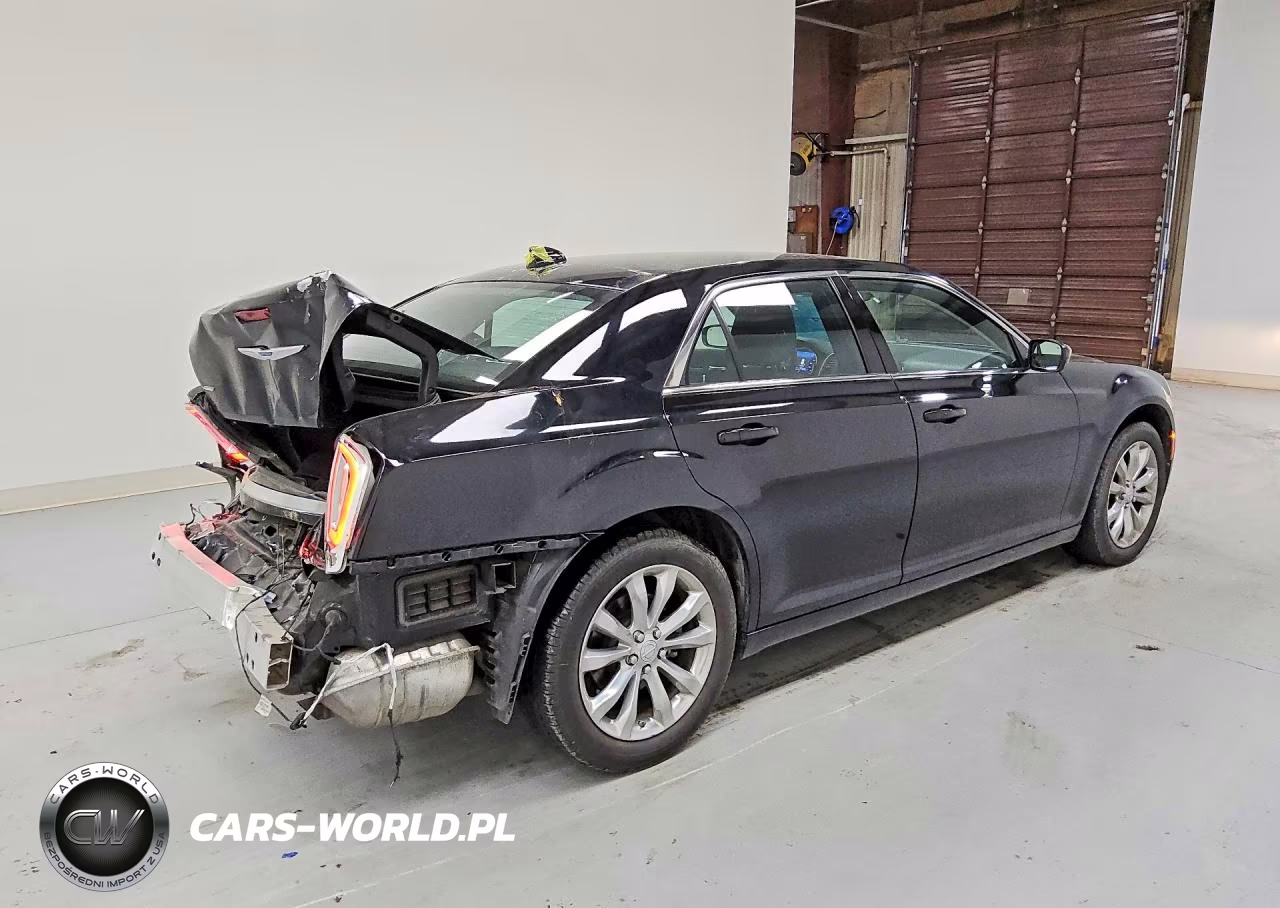 2022 Chrysler 300 Touring VIN:2C3CCARG0NH205531 - 3