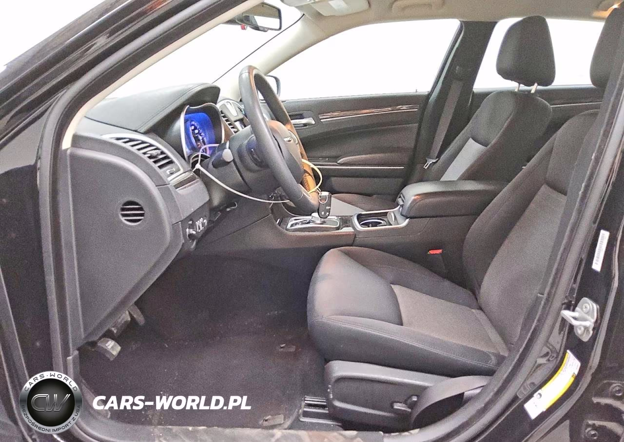 2022 Chrysler 300 Touring VIN:2C3CCARG0NH205531 - 7