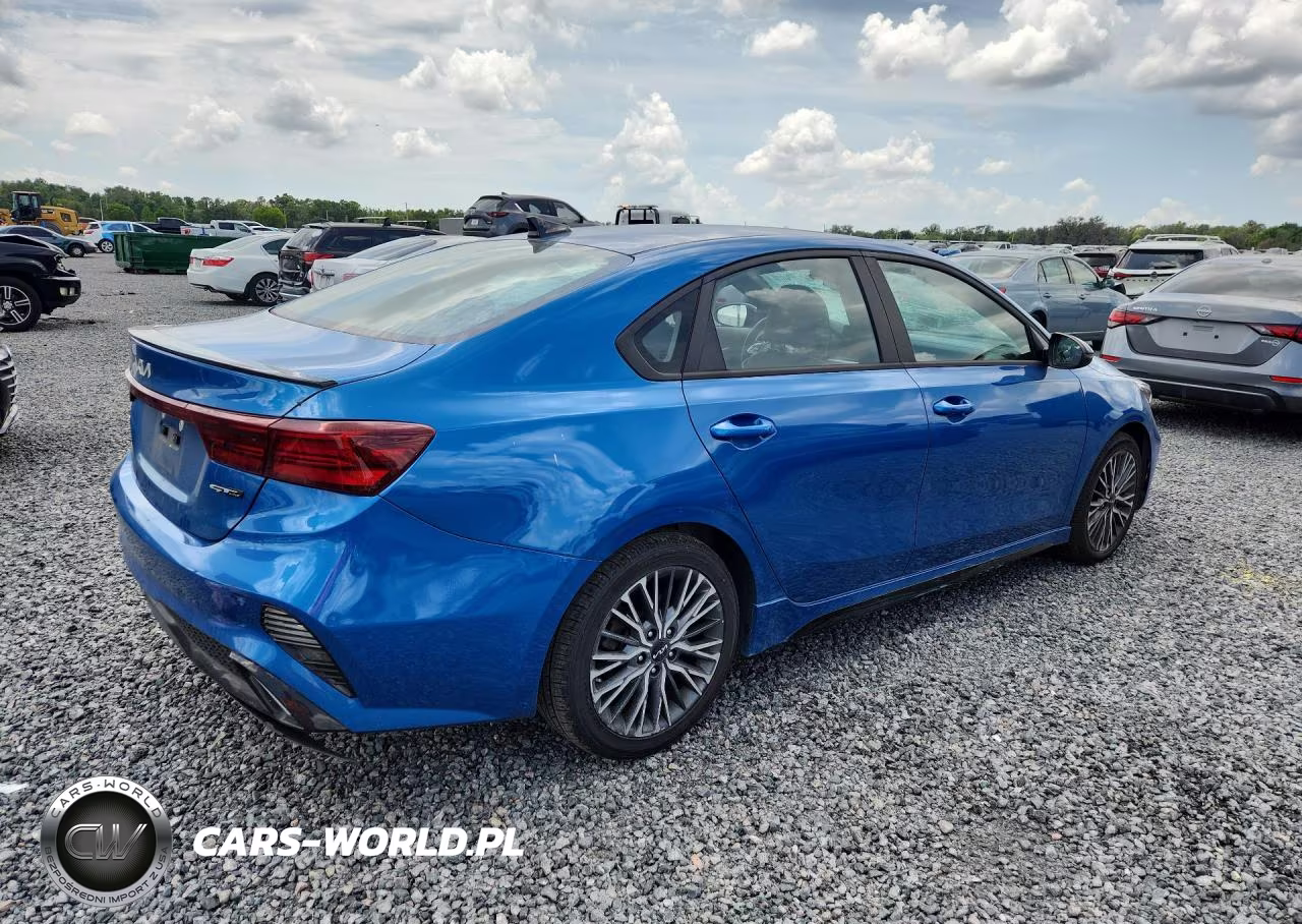 2023 Kia Forte Gt Line VIN:3KPF54AD0PE610129 - 3