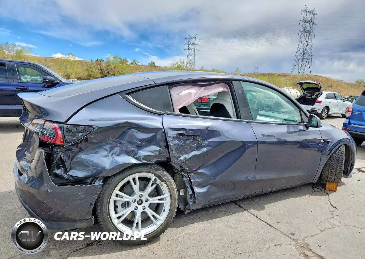 2023 Tesla Model Y VIN:7SAYGAEE9PF865251 - 3