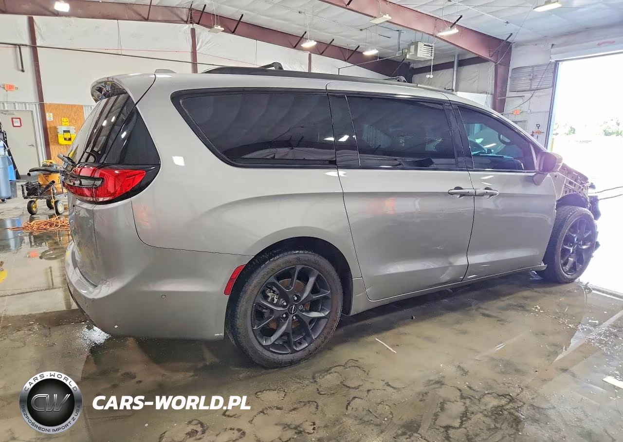 2021 Chrysler Pacifica Touring L VIN:2C4RC1BGXMR559176 - 3