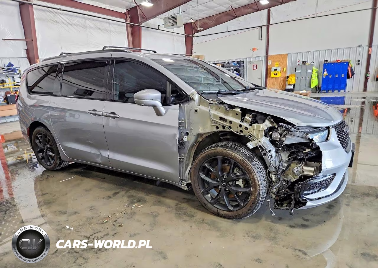 2021 Chrysler Pacifica Touring L VIN:2C4RC1BGXMR559176 - 4