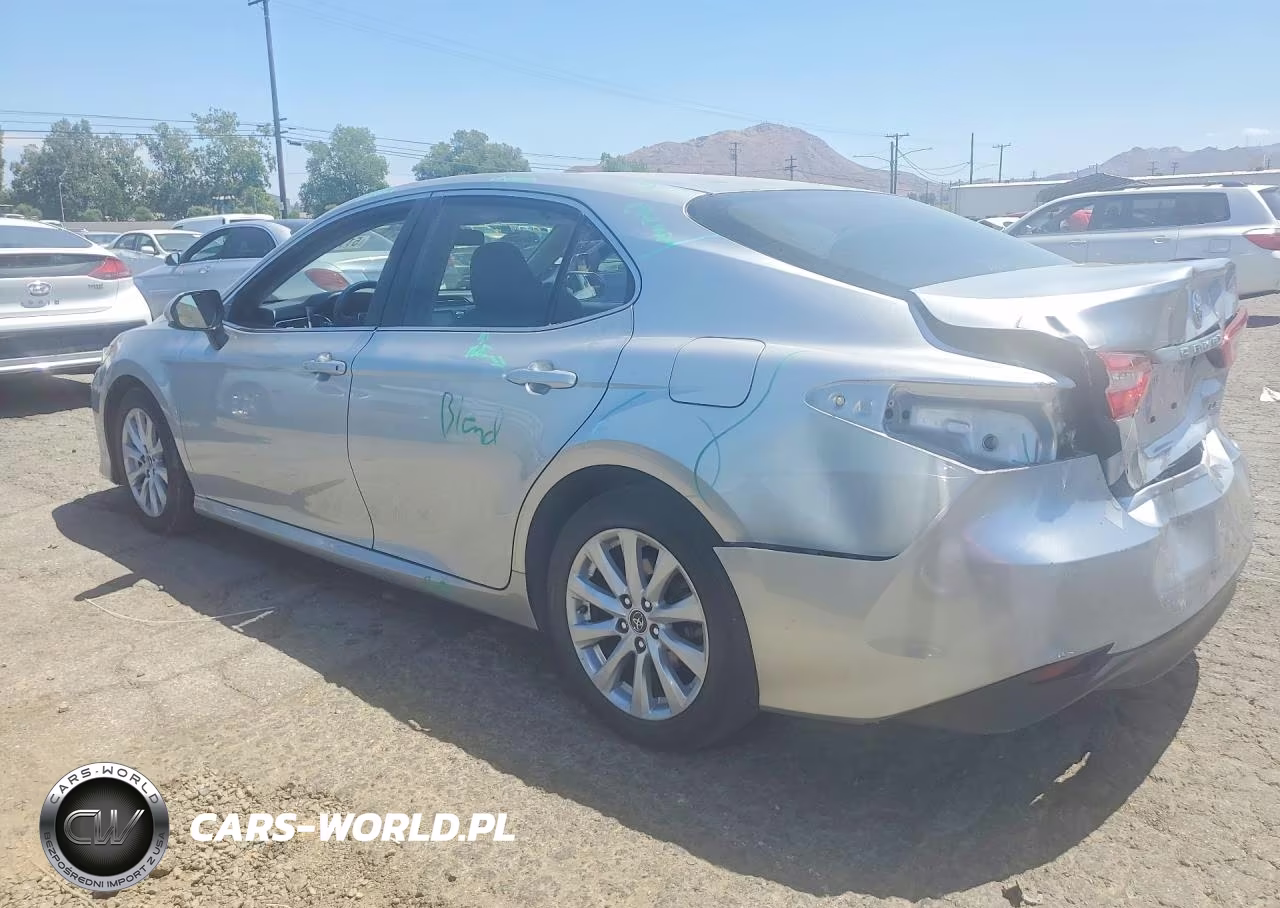 2018 Toyota Camry Le VIN:JTNB11HK4J3016800 - 2