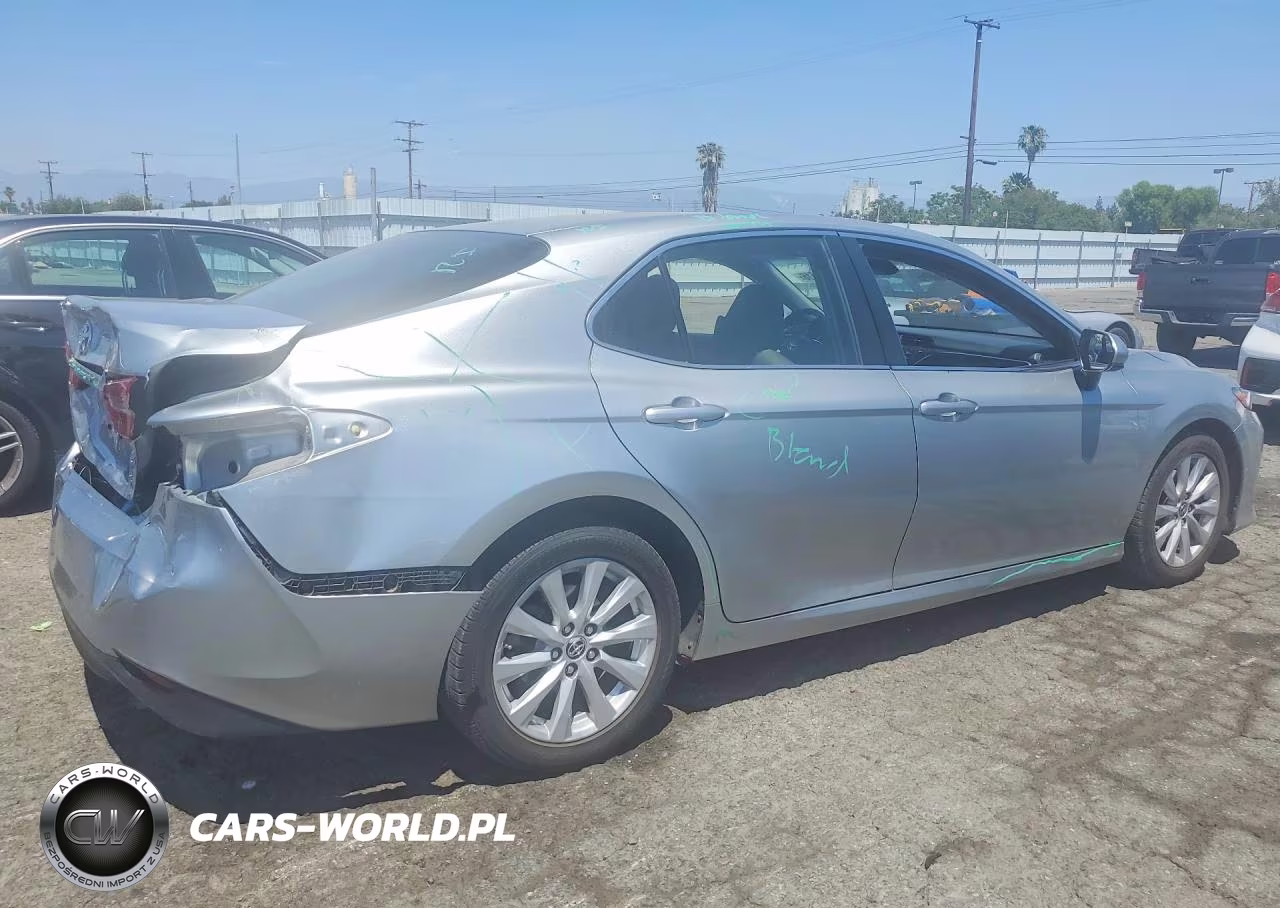 2018 Toyota Camry Le VIN:JTNB11HK4J3016800 - 3