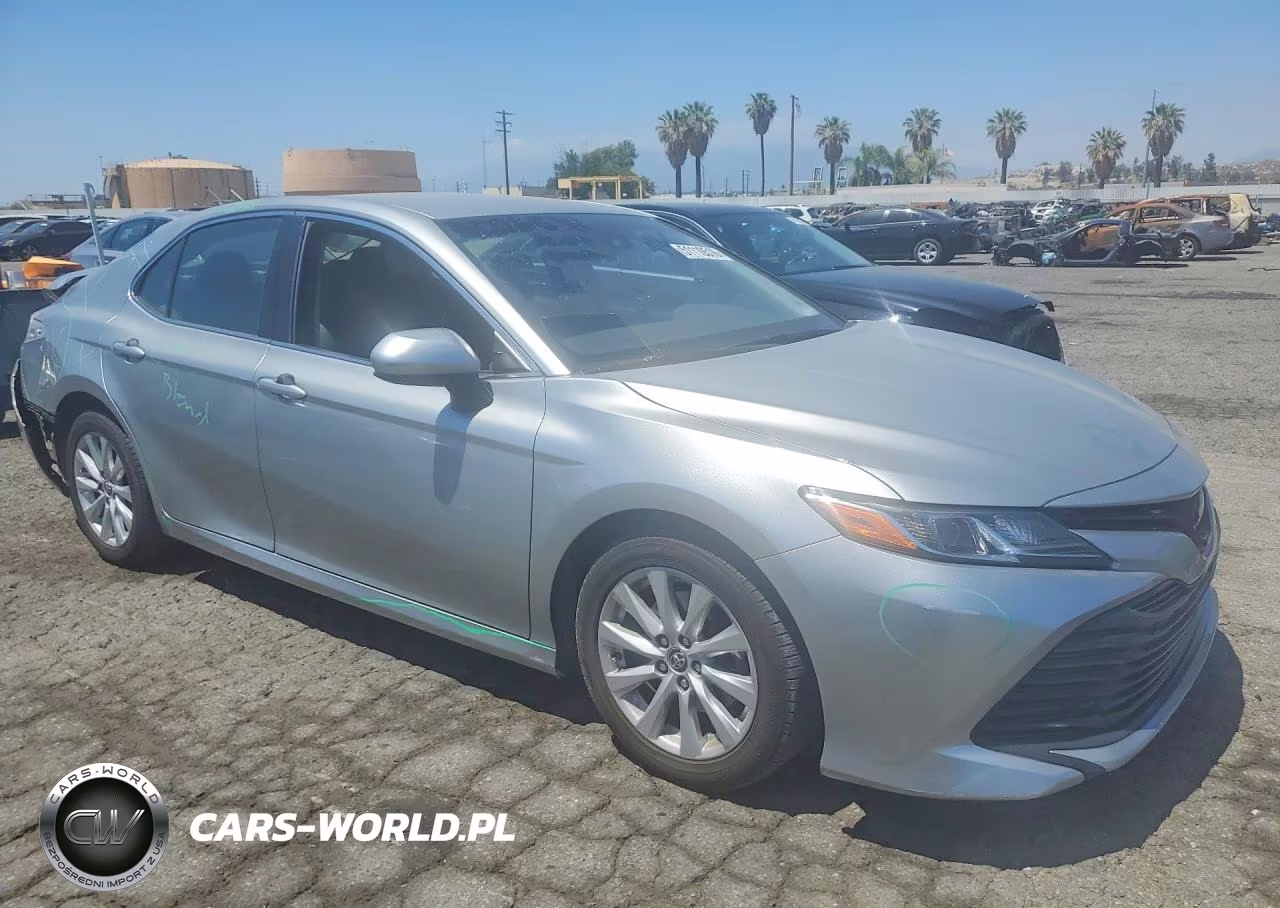 2018 Toyota Camry Le VIN:JTNB11HK4J3016800 - 4