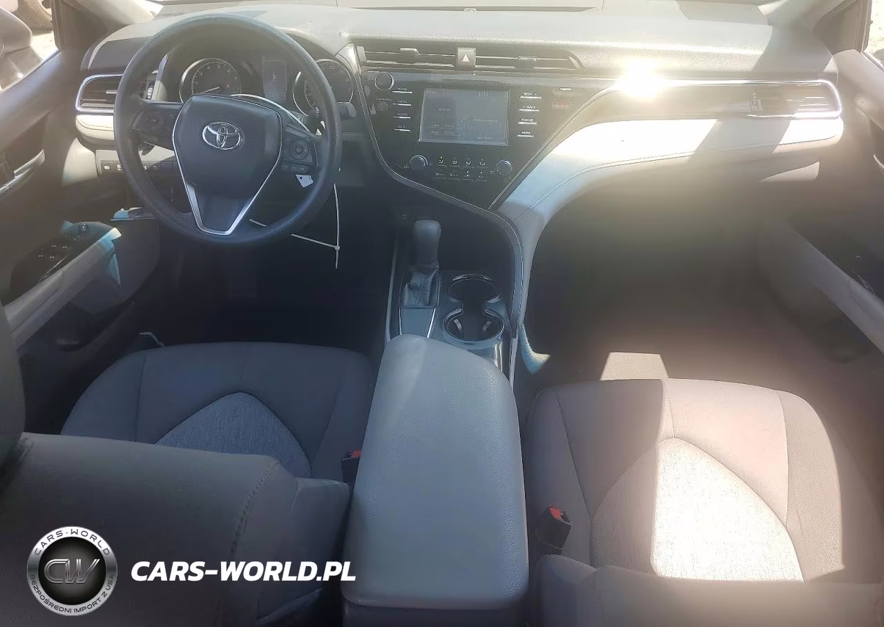 2018 Toyota Camry Le VIN:JTNB11HK4J3016800 - 8