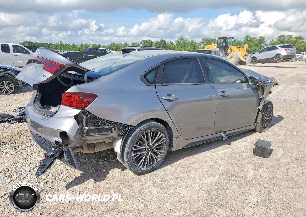 2023 Kia Forte Gt Line VIN:3KPF54AD0PE663235 - 3