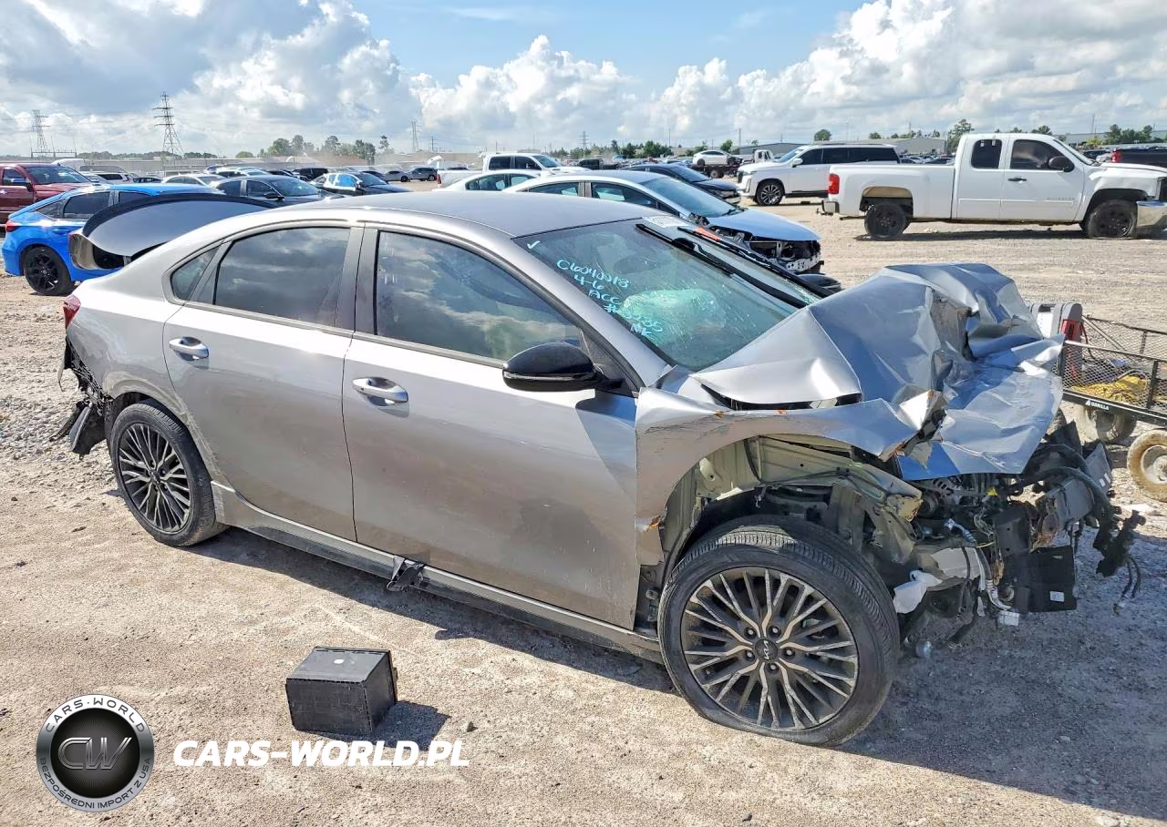 2023 Kia Forte Gt Line VIN:3KPF54AD0PE663235 - 4