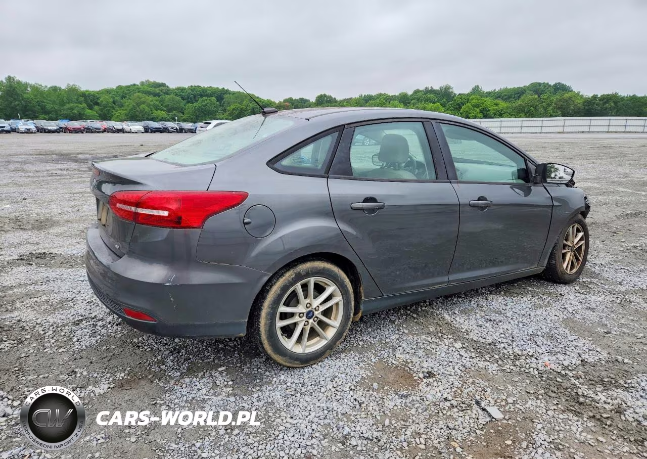 2017 Ford Focus Se VIN:1FADP3F25HL305839 - 3