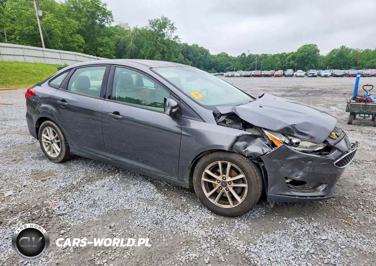 2017 Ford Focus Se VIN:1FADP3F25HL305839 - 4