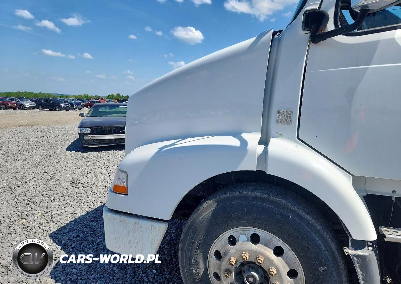 2012 Volvo Vn Vnm - Semi Truck VIN:4V4MC9DF7CN560024 - 10