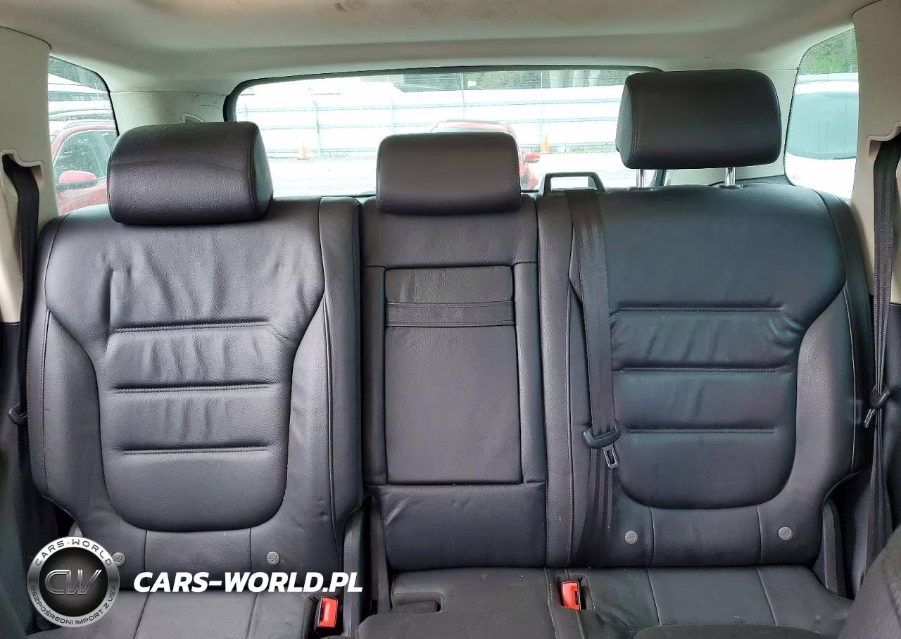 2016 Volkswagen Touareg Sport VIN:WVGEF9BP9GD010835 - 10