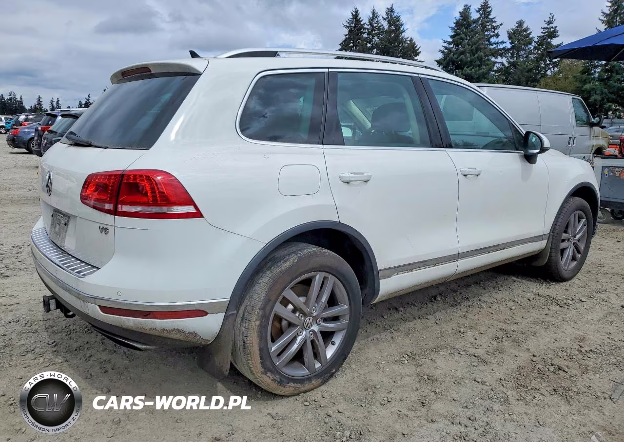 2016 Volkswagen Touareg Sport VIN:WVGEF9BP9GD010835 - 3