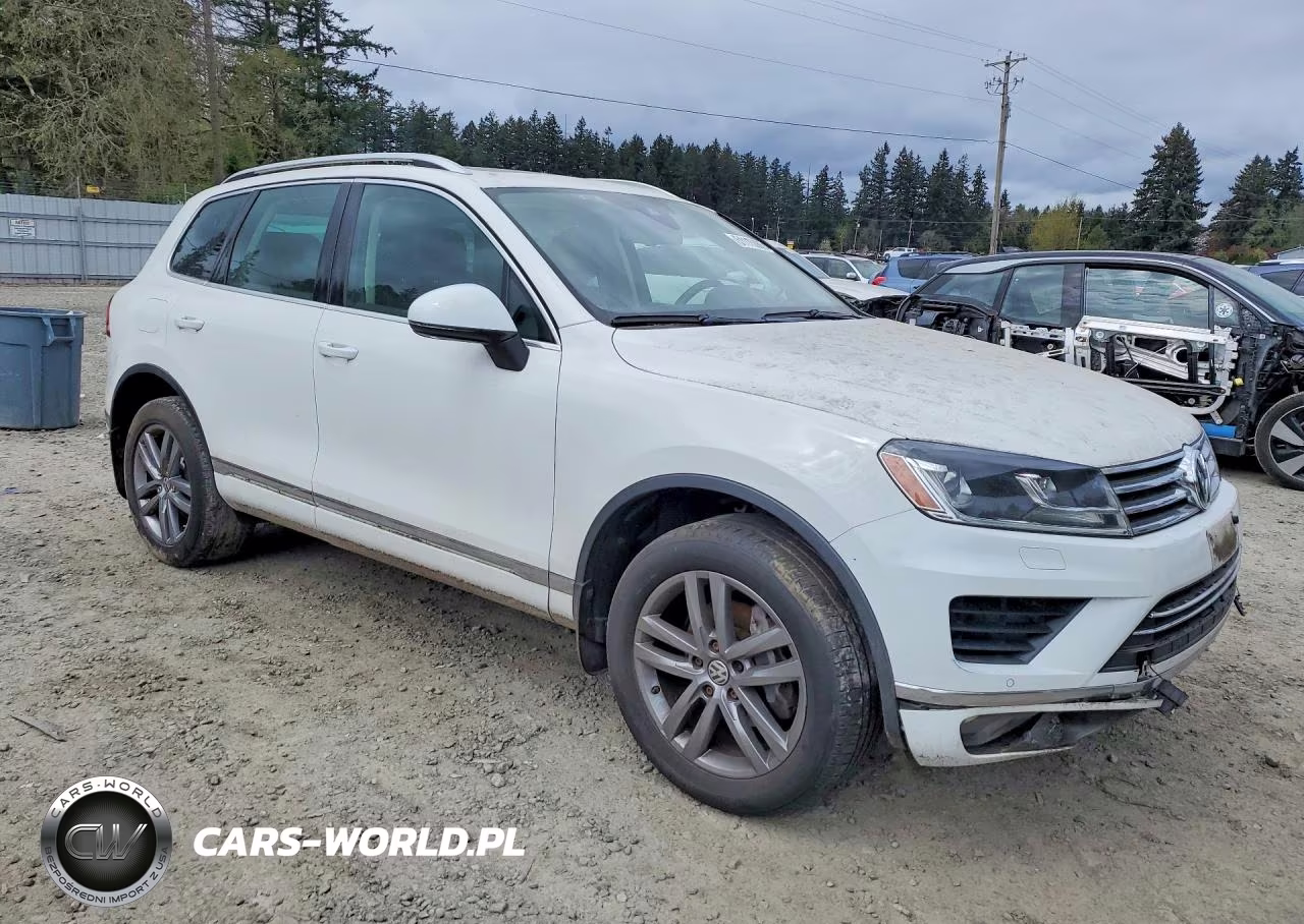 2016 Volkswagen Touareg Sport VIN:WVGEF9BP9GD010835 - 4