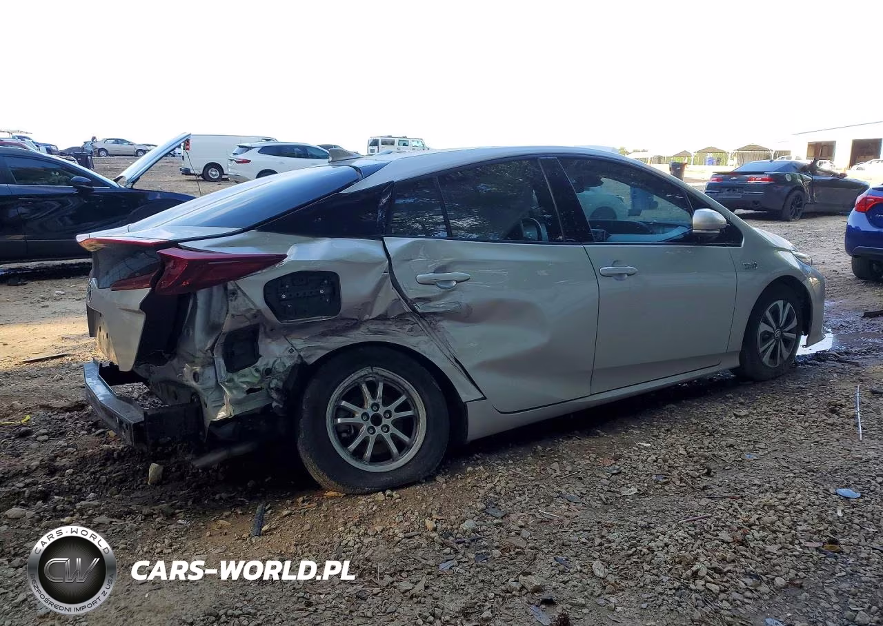 2017 Toyota Prius Prime Plus VIN:JTDKARFP1H3002090 - 3