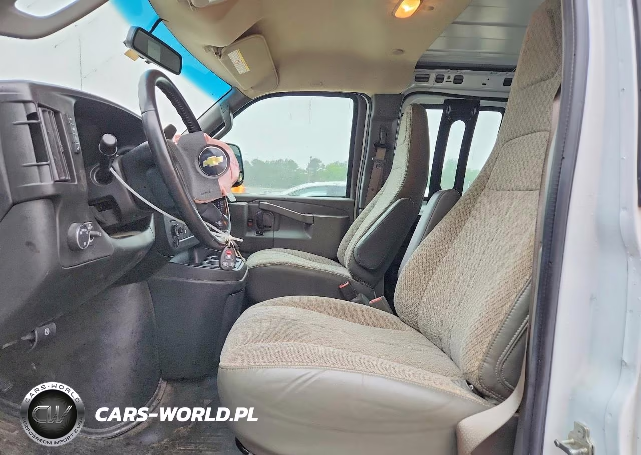 2023 Chevrolet Express G2500 VIN:1GCWGAFP5P1247910 - 7