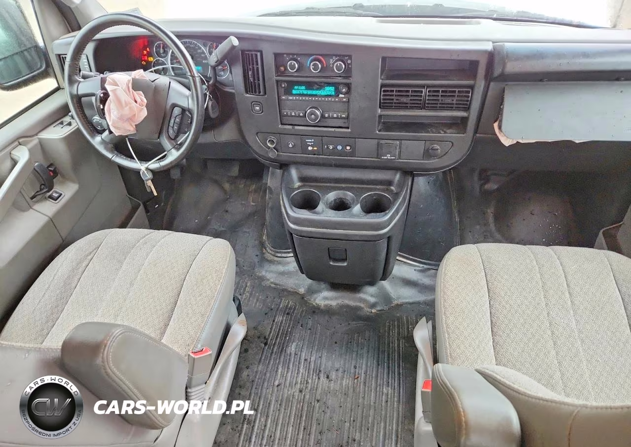 2023 Chevrolet Express G2500 VIN:1GCWGAFP5P1247910 - 8