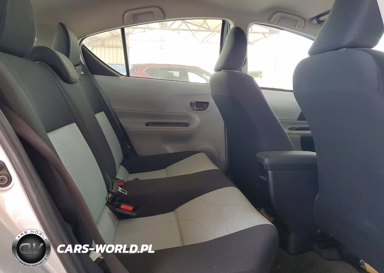 2014 Toyota Prius C Two VIN:JTDKDTB35E1570616 - 10