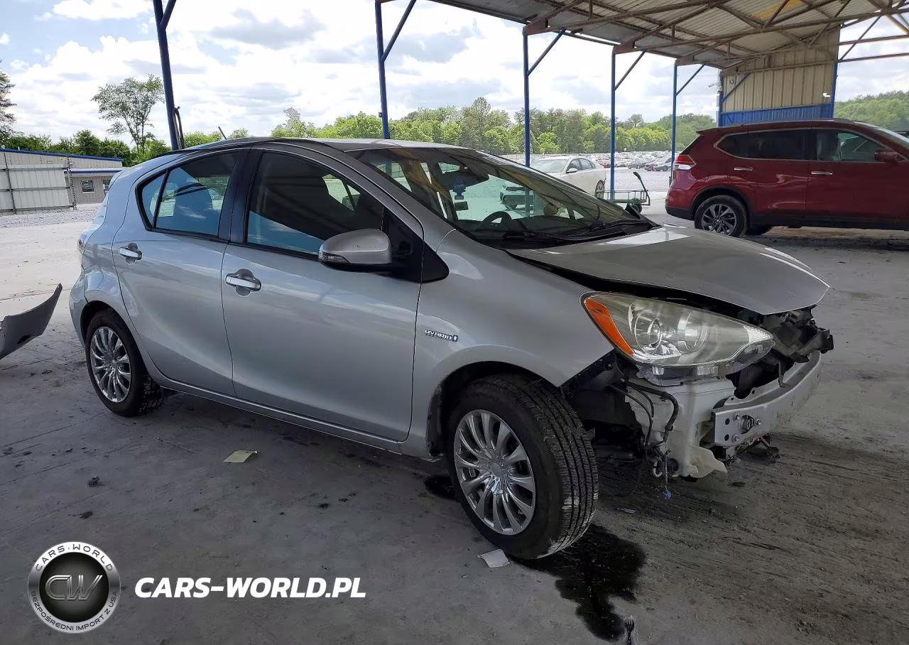 2014 Toyota Prius C Two VIN:JTDKDTB35E1570616 - 4