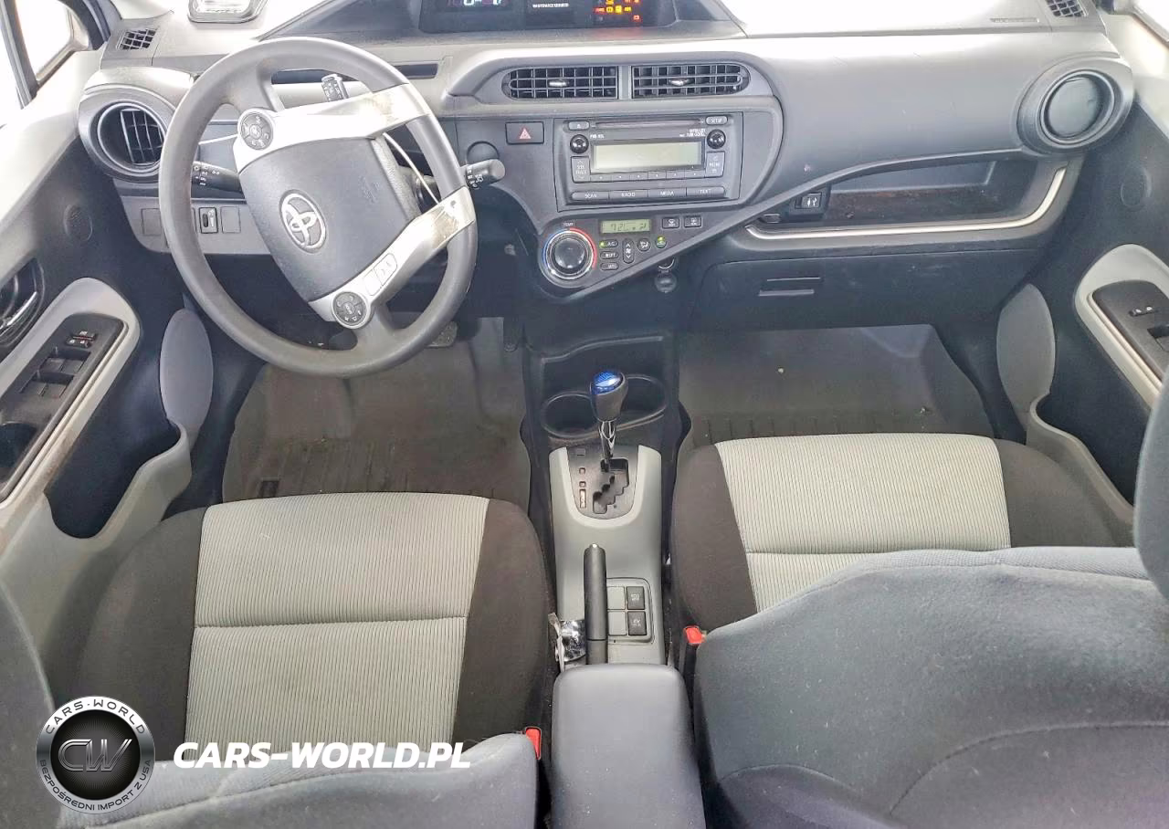 2014 Toyota Prius C Two VIN:JTDKDTB35E1570616 - 8