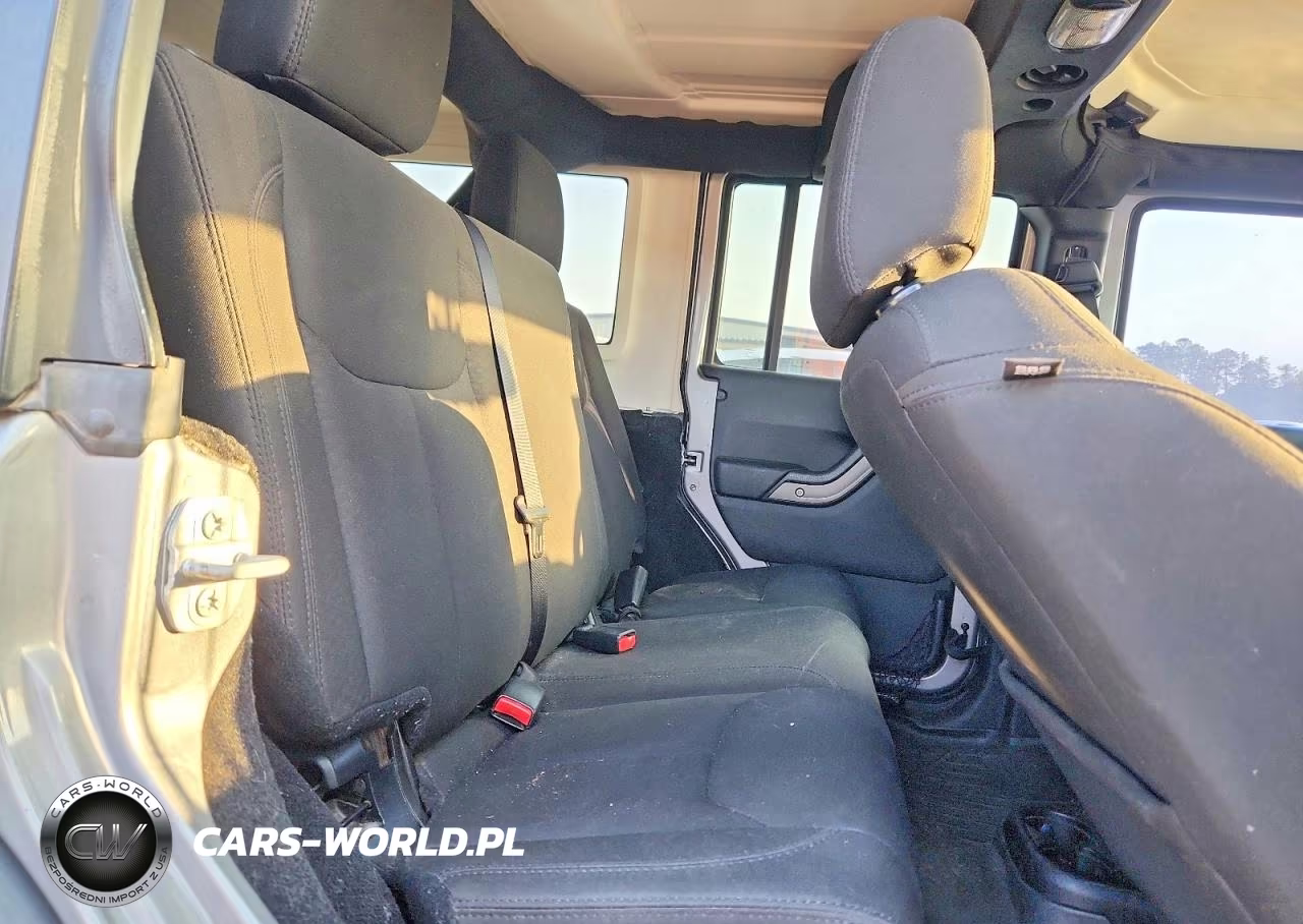 2015 Jeep Wrangler Unlimited Sport VIN:1C4HJWDG4FL528657 - 11