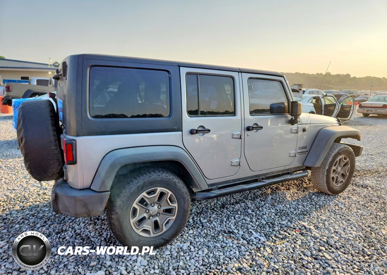 2015 Jeep Wrangler Unlimited Sport VIN:1C4HJWDG4FL528657 - 3