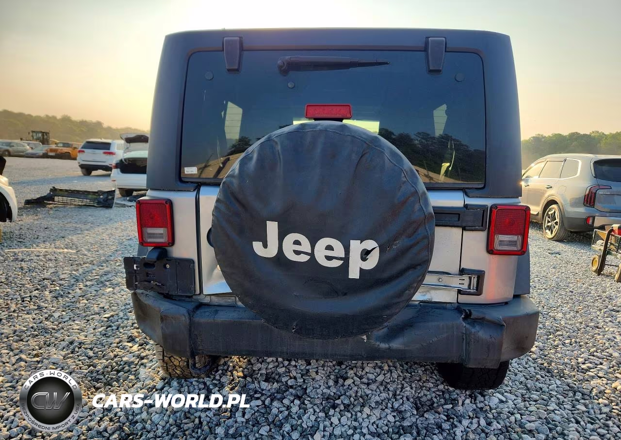 2015 Jeep Wrangler Unlimited Sport VIN:1C4HJWDG4FL528657 - 6