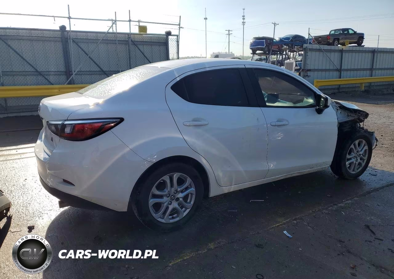 2018 Toyota Yaris Ia Base VIN:3MYDLBYV4JY326252 - 3